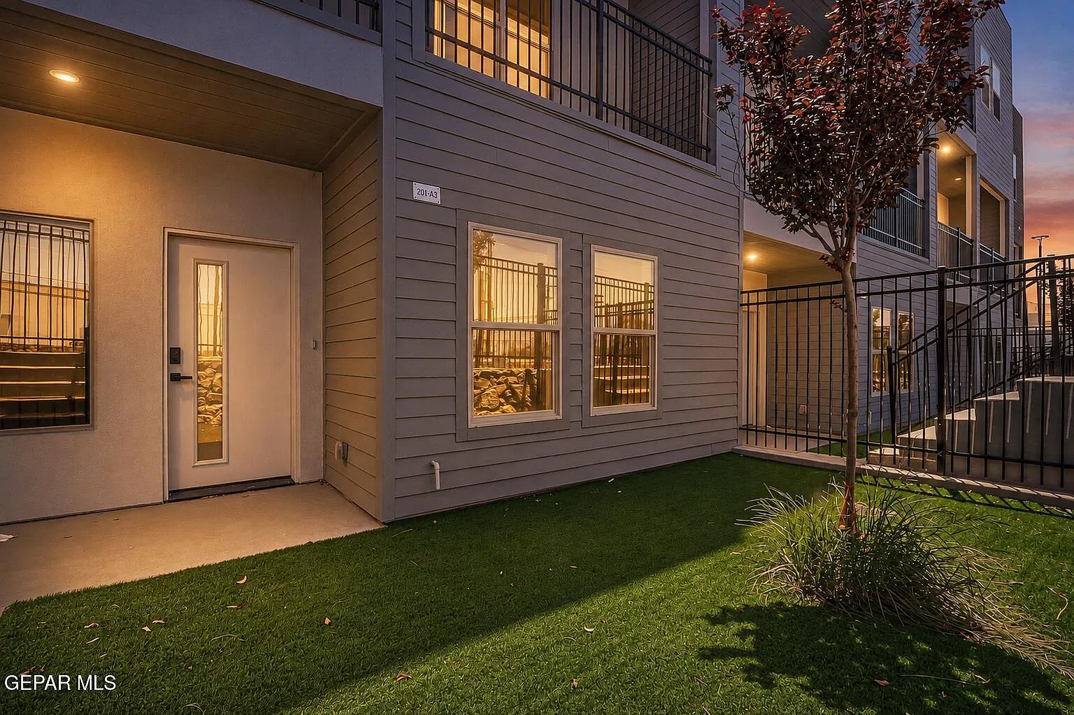 3 bed, 3.5 bath, 1936 sqft, $3,500 — Photo 3
