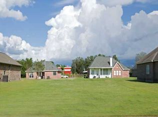 121 Georgine Dr, Vacherie, LA 70090