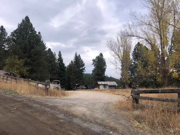 606 Dam Rd, Cascade, ID 83611