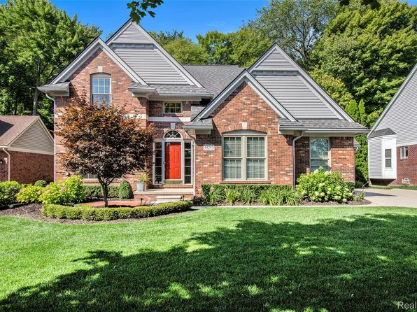 44293 La Domain Dr, Sterling Heights, MI 48314