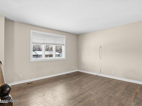 5th image of 240 N Irene St