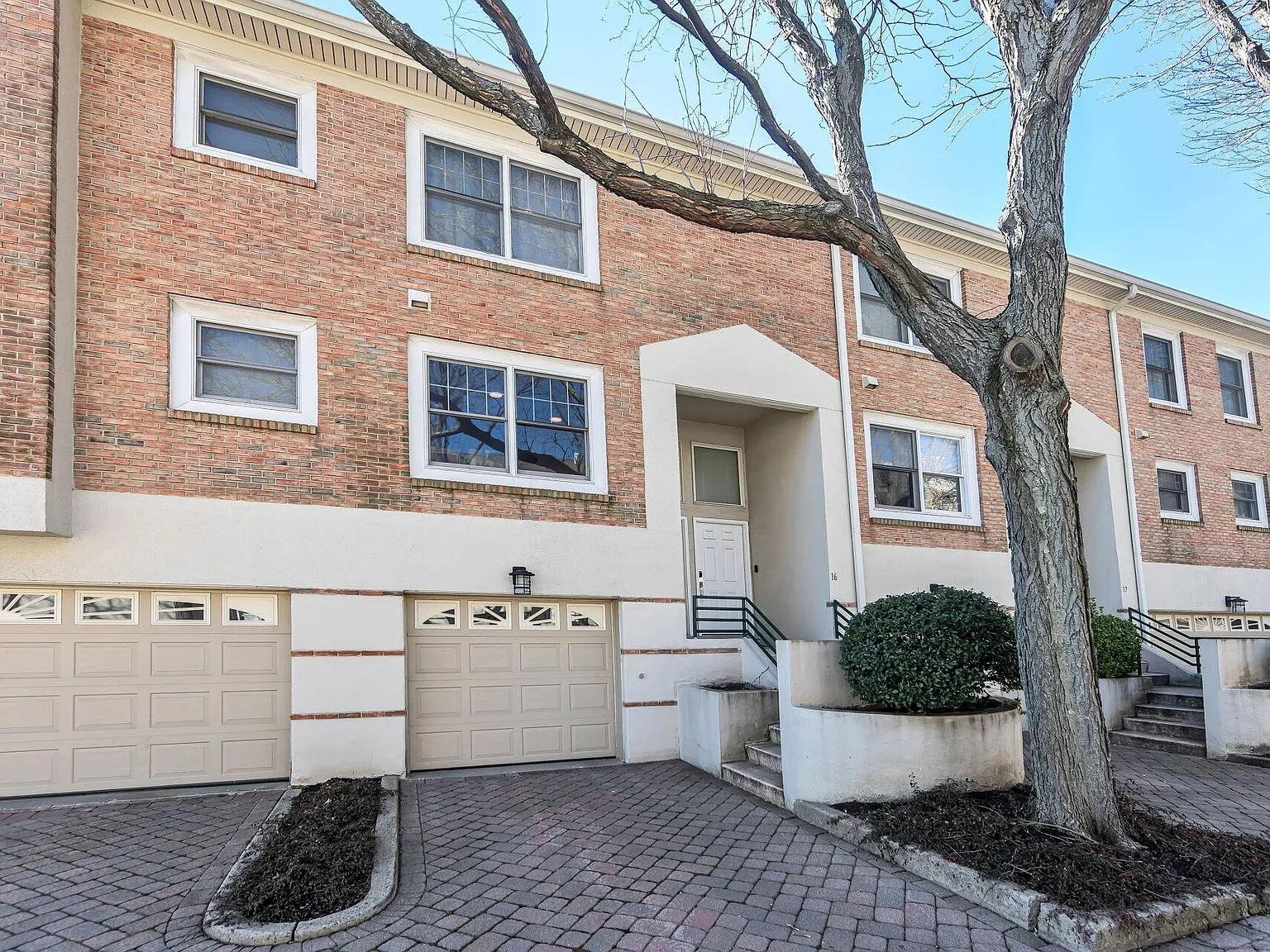 3 bed, $5,650 — Photo 1