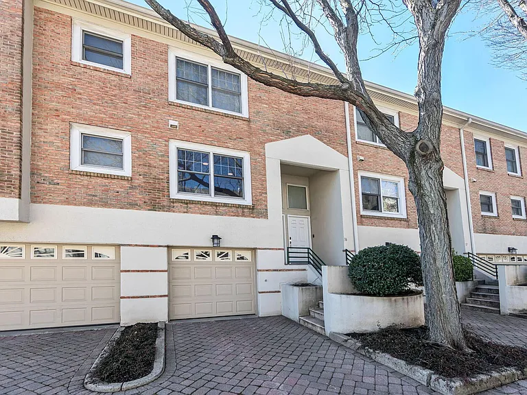 16 Grand Cove Way — Photo 1