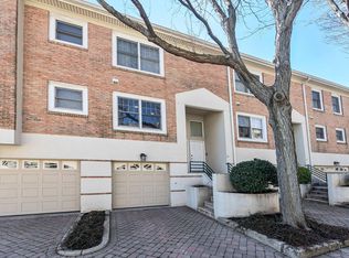 16 Grand Cove Way, Edgewater, NJ 07020