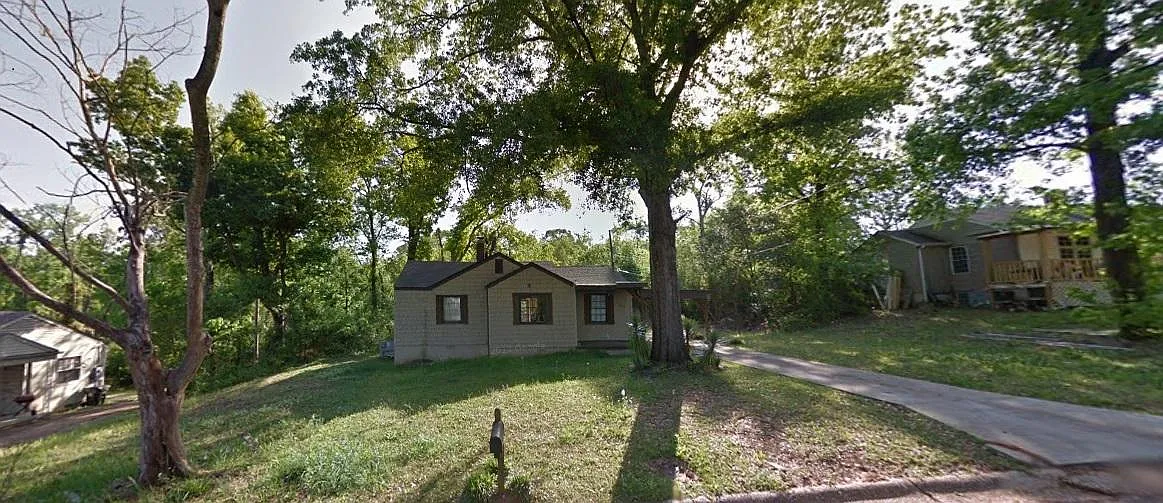 Building Photo - 123 Circlewood