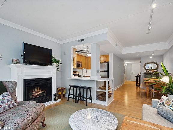 4th image of 5230 N Kenmore Ave APT 1B