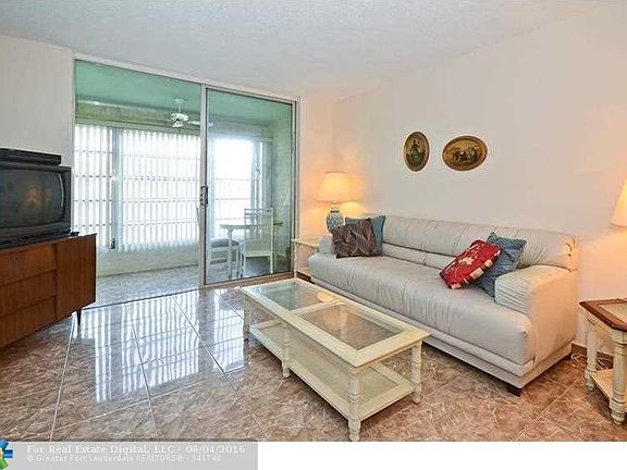 3rd image of 2850 W Sunrise Lakes Dr #105