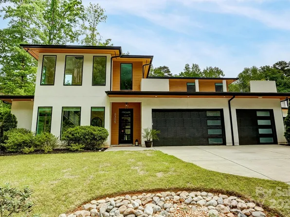 9305 Valley Rd, Charlotte, NC 28270