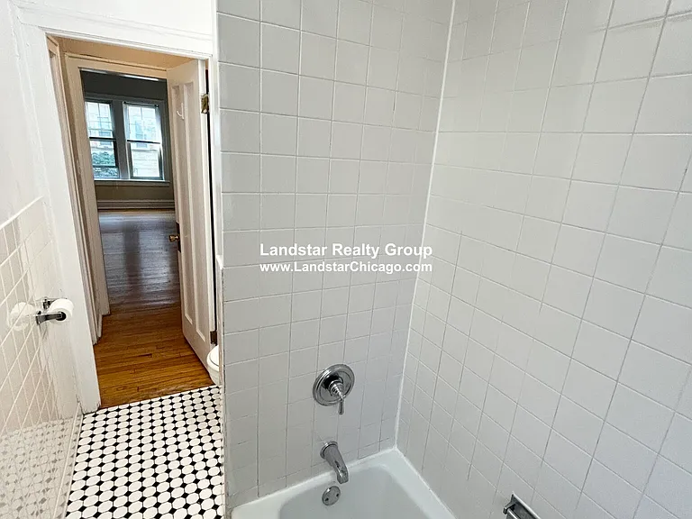 910 Reba Pl #2N — Photo 6