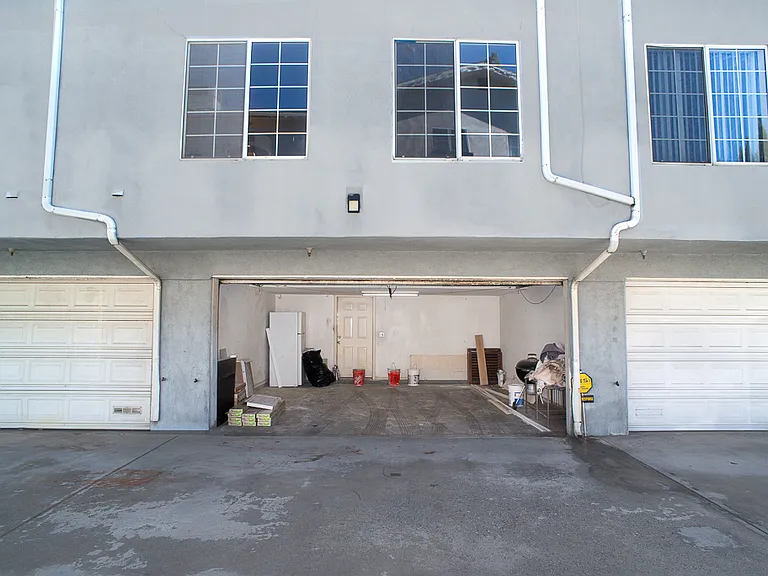 15920 Sherman Way #8 — Photo 8