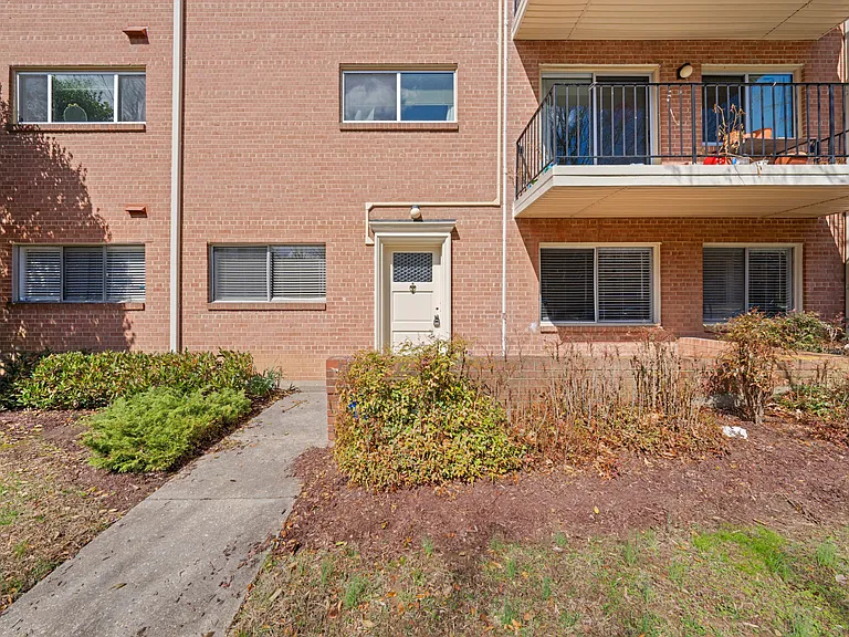 10620 Weymouth St #1 — Photo 12