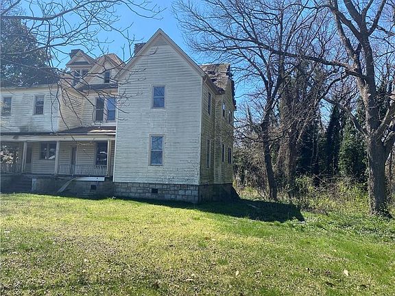 2nd image of 604 W Webb Ave