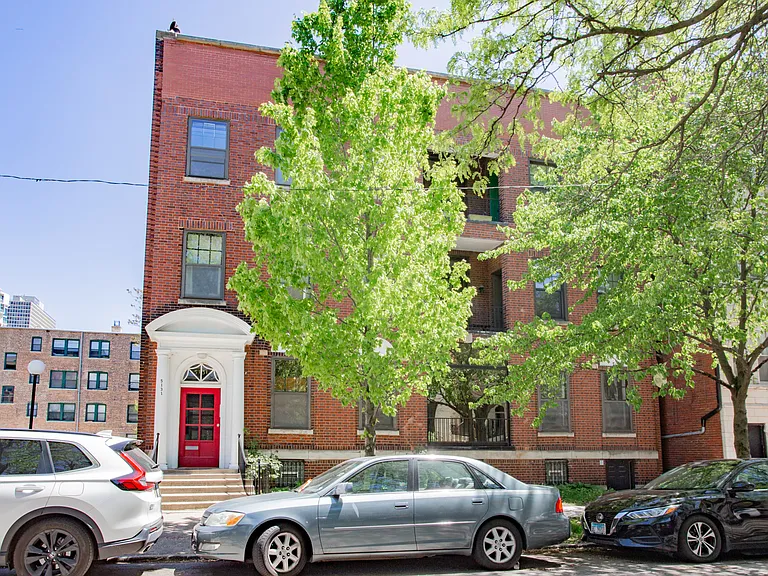 5131 S Blackstone Ave #1 — Photo 1