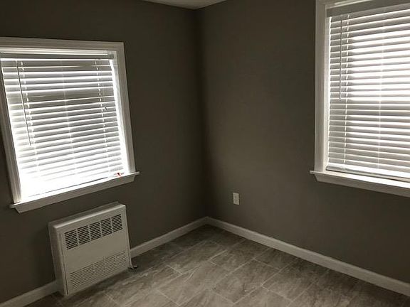 3rd image of 1042 W Beech St #1