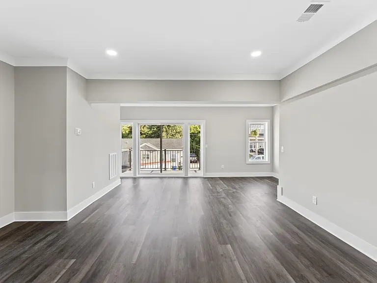 2506 Bratton St — Photo 7