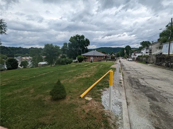 40 5th St, California, PA 15419