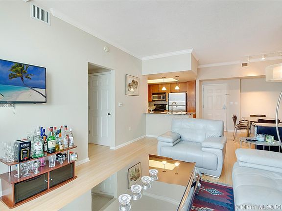 2nd image of 2000 N Bayshore Dr #Penthouse 1607