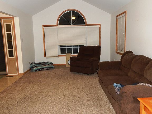 3rd image of 304 Quail Hollow Dr