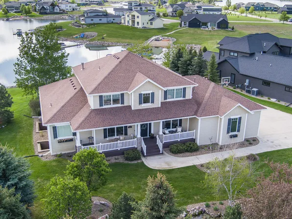 6501 Misty Waters Dr, Bismarck, ND 58503
