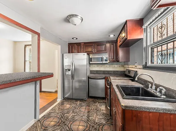 696 Autumn Ave, Brooklyn, NY 11208