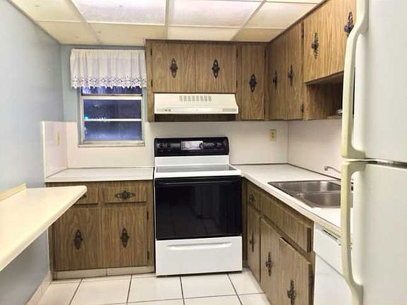 3rd image of 706 NW 87th Ave APT 201
