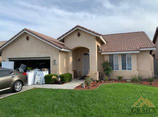 2915 Berkshire Rd, Bakersfield, CA 93313