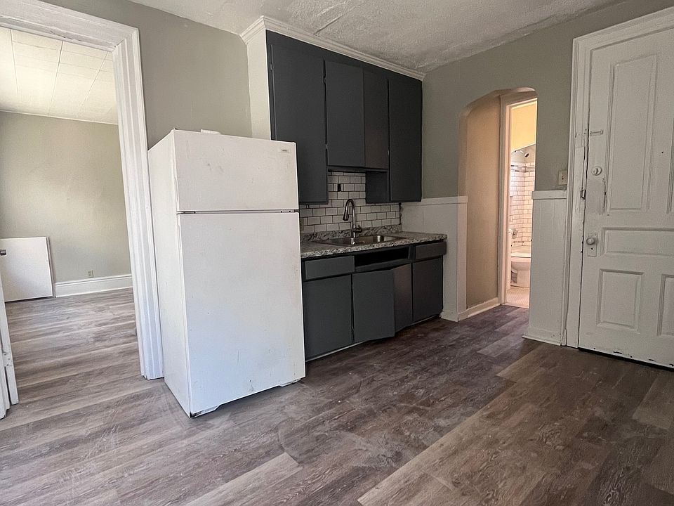 1st image of 285 Auburn Ave #3