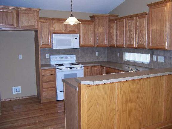 2nd image of 655 Prairie Parkway Ct
