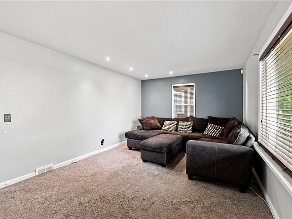 4th image of 78 Carlisle St