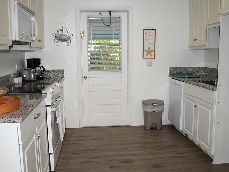 1115 Hernando St — Photo 7