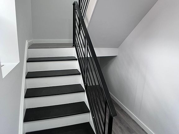 3rd image of 1300 N Lawrence St Unit 2