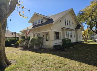 505 S Vine St, Arthur, IL 61911