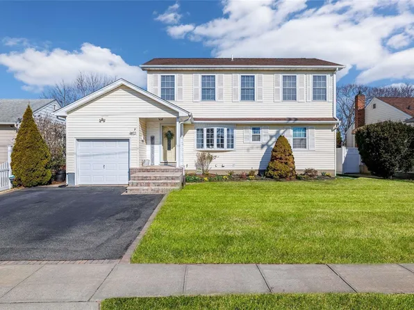 2077 N Jerusalem Road, East Meadow, NY 11554