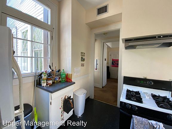 5th image of 1442 Pleasant St #B