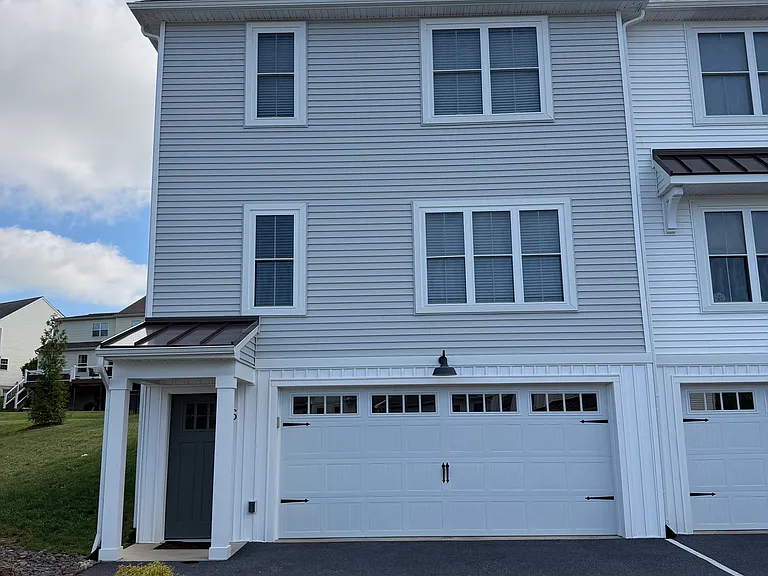 Front of end unit townhome for rent, move-in ready for 8.9.26