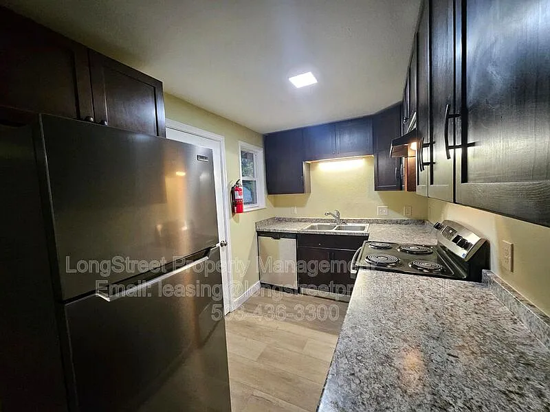 3 bed, 1.5 bath, 1200 sqft, $2,195 — Photo 4
