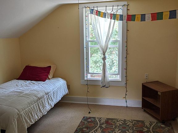 5th image of 316 1/2 Phillips St