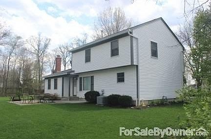 4th image of 388 Newton Ct