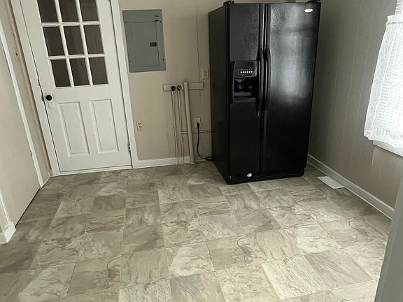 3rd image of 255 Allen St #B
