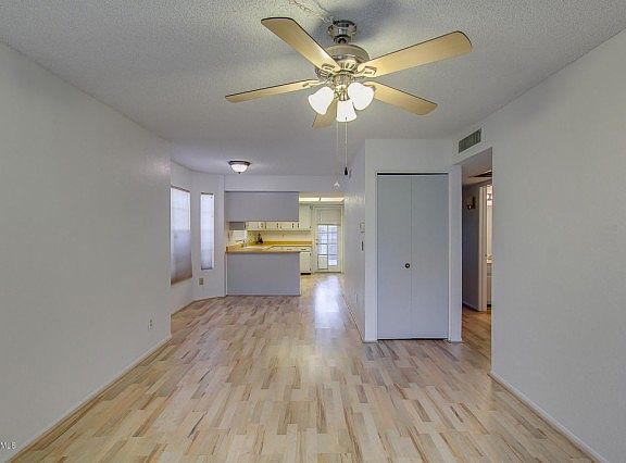 5th image of 901 E Lodge Dr