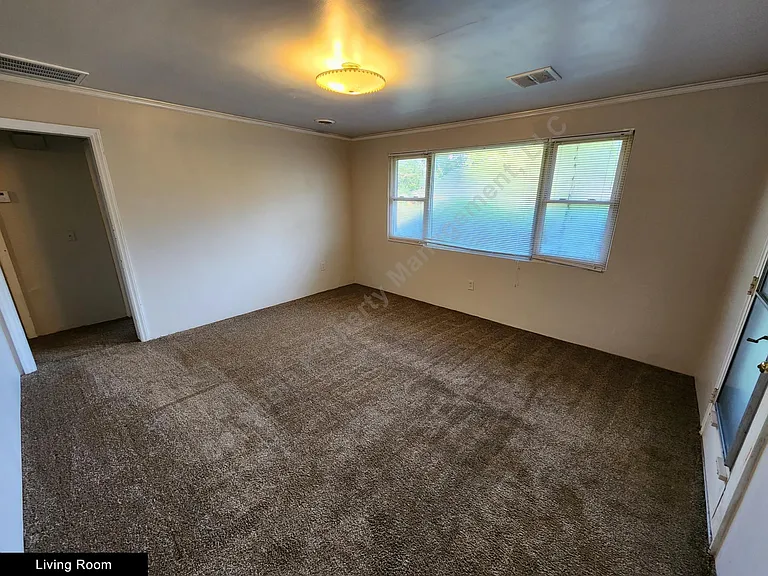 821 Arrowwood Rd — Photo 5