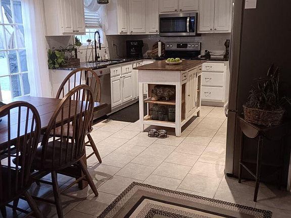 5th image of 263 Rolling Meadows Dr