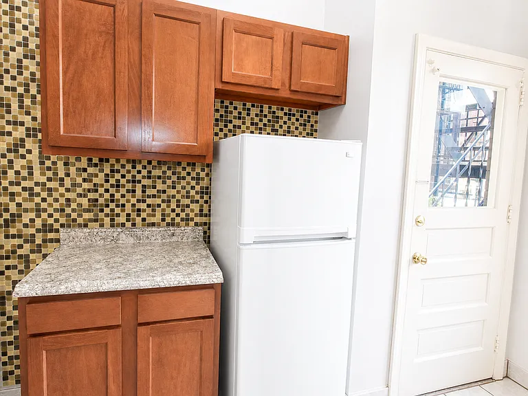 Hardwood 1-Bedroom