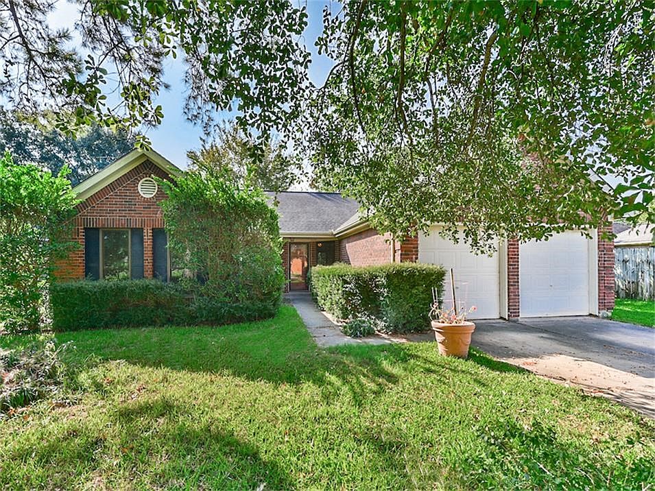Beautifully updated 4/2 with new carpet and tile.