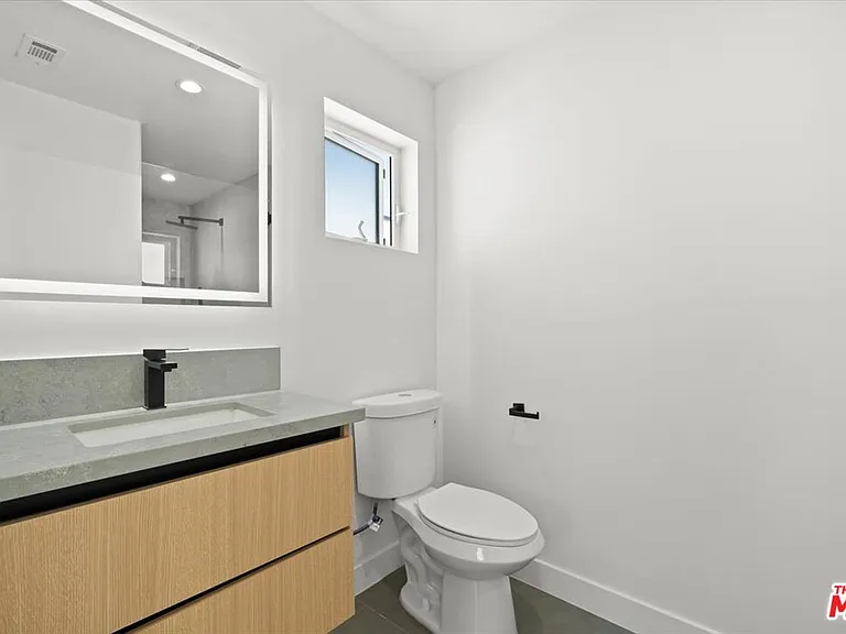 839 N McCadden Pl #B — Photo 14