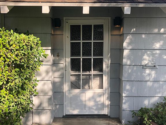 2nd image of 10607 Camarillo St #10607