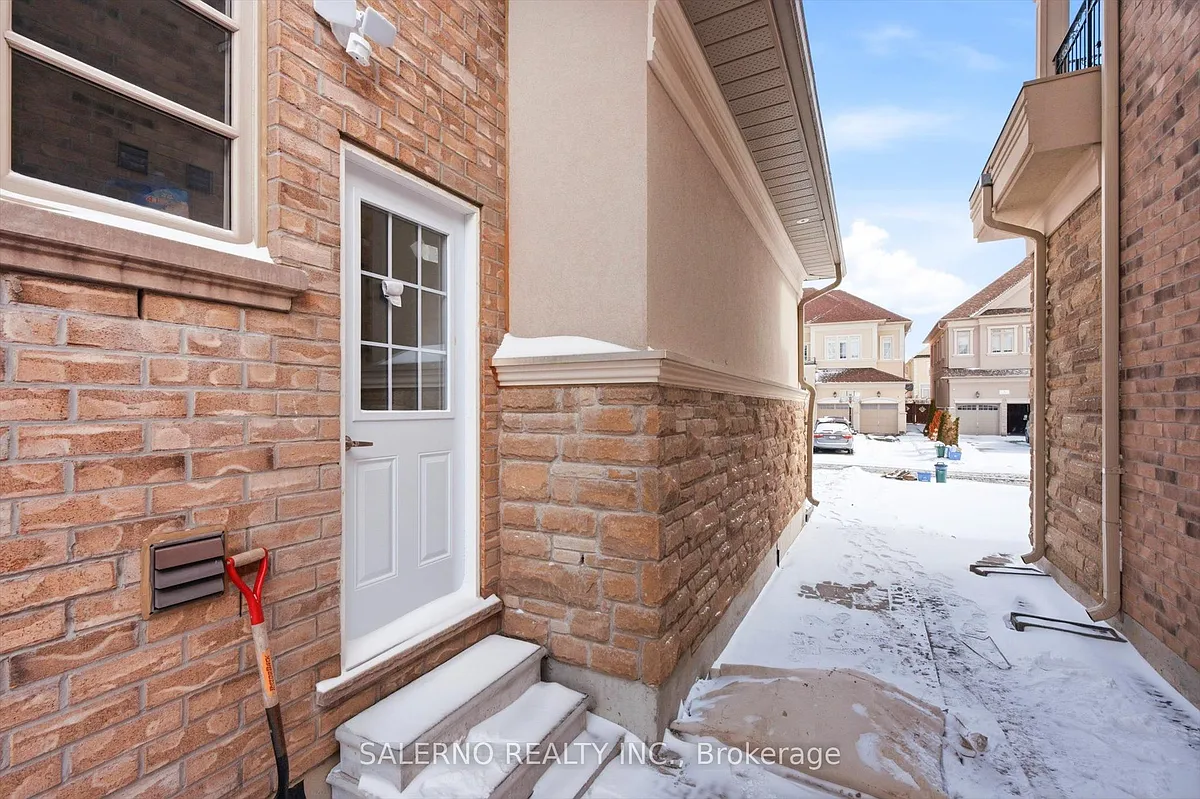 Building Photo - 10 Virtue Cres #LOWER