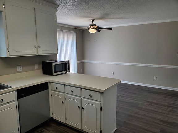 5th image of 303 Brantwood Dr