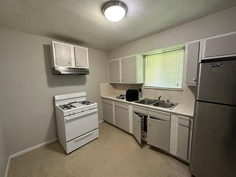 220 Pinckney St #F — Photo 3