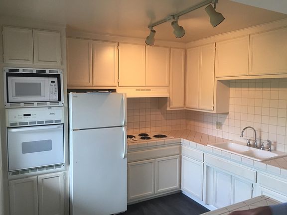 4th image of 1050 Hornblend St APT 10